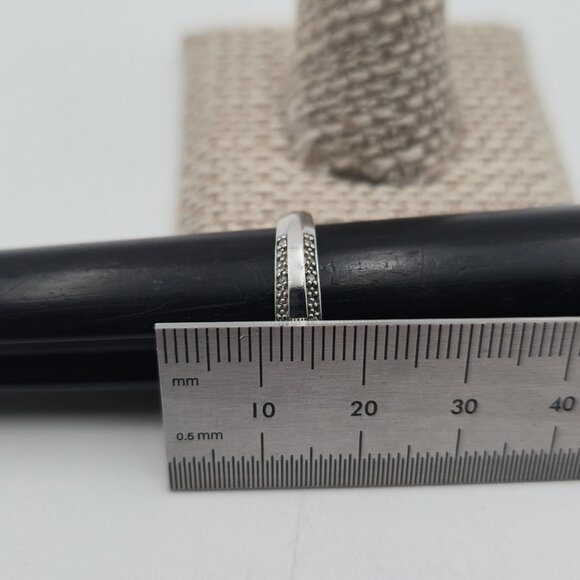 Size 7.25 Sterling Silver Small Diamonds Simple Band Ring A4382 - Picture 8 of 9